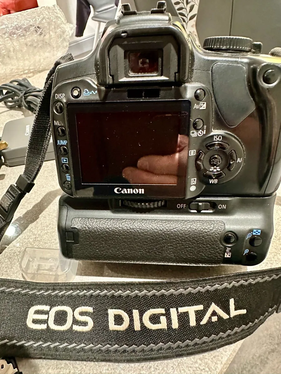 Canon EOS Digital camera - Image 1