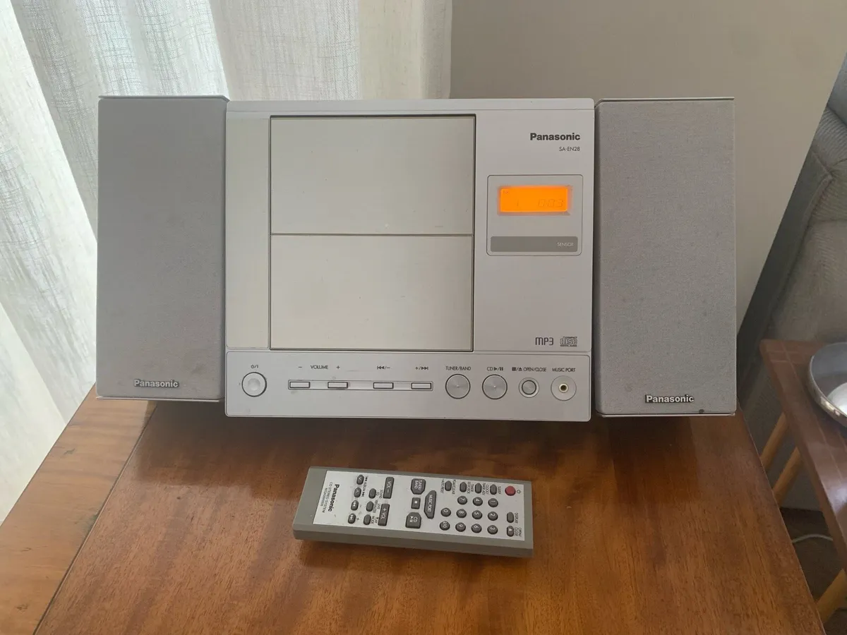 Panasonic radio & CD player - Image 1