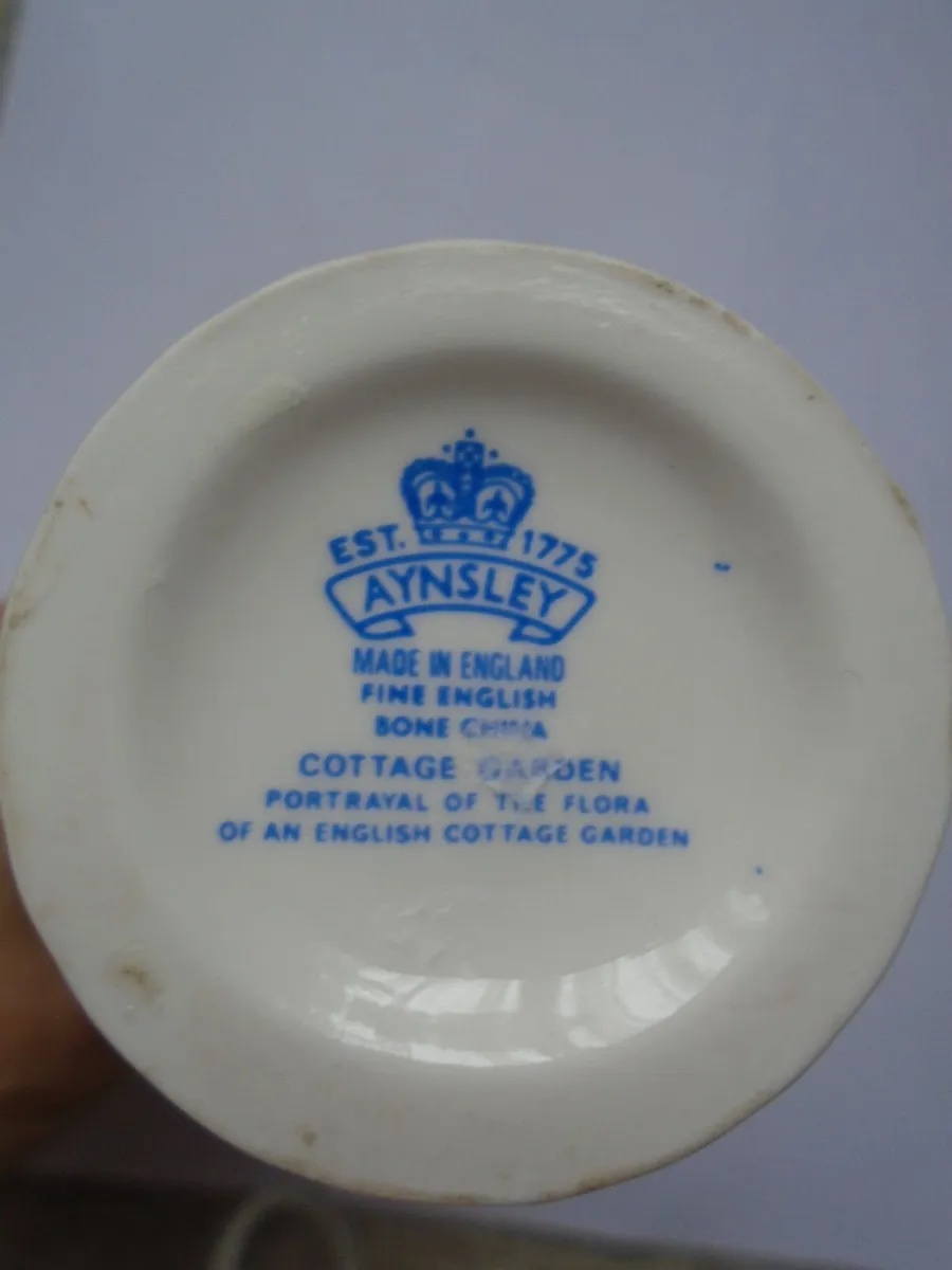 Aynsley vase, Home decor, Vase - Image 3