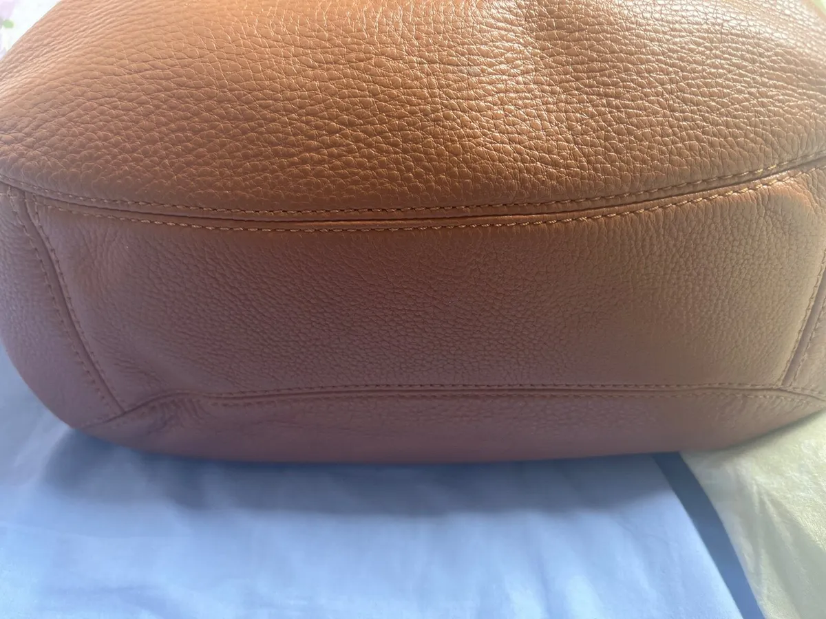 Micheal kor handbag - Image 2