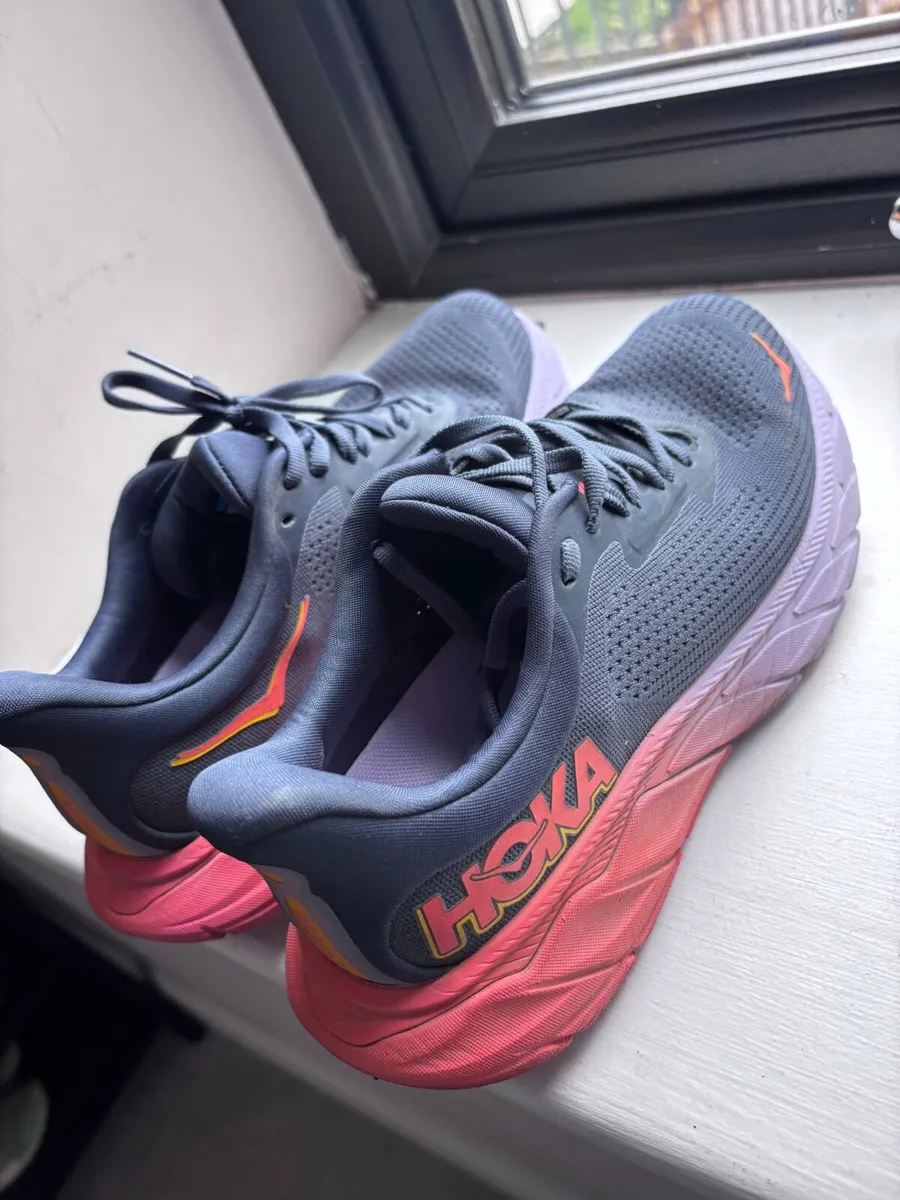 Hoka runners arahi 7 almost new - Image 2