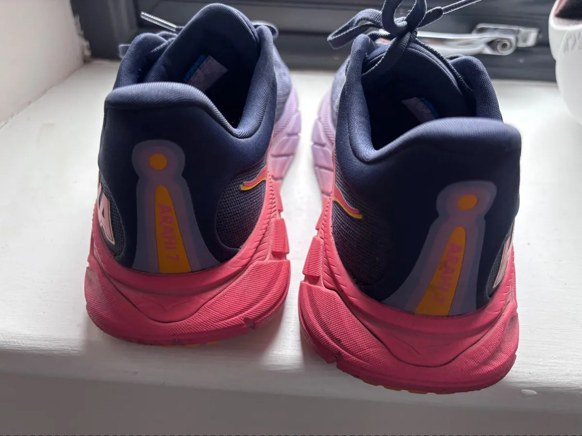 Hoka runners arahi 7 almost new - Image 3