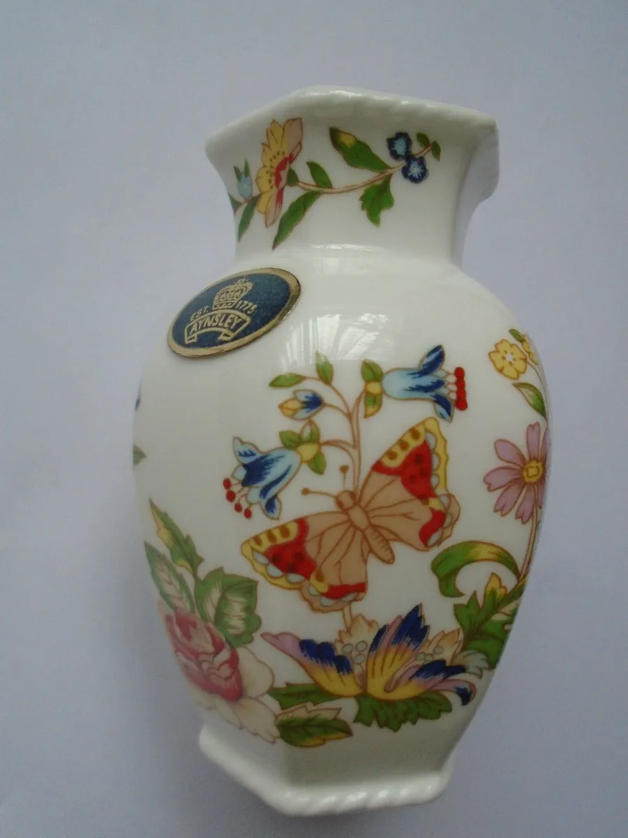 Aynsley Vase, Home decor, Vase - Image 1