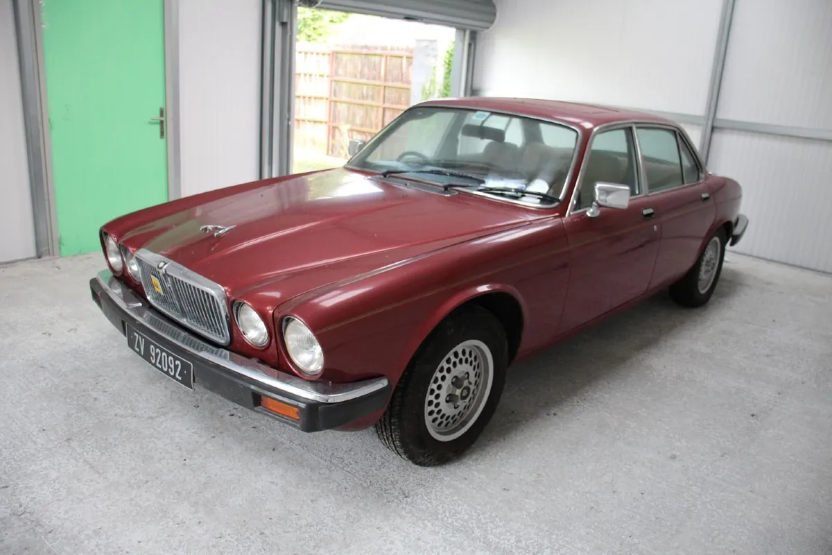Jaguar XJ 1983 - Image 2