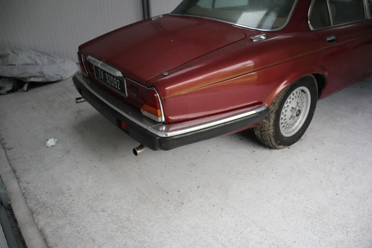 Jaguar XJ 1983 - Image 4