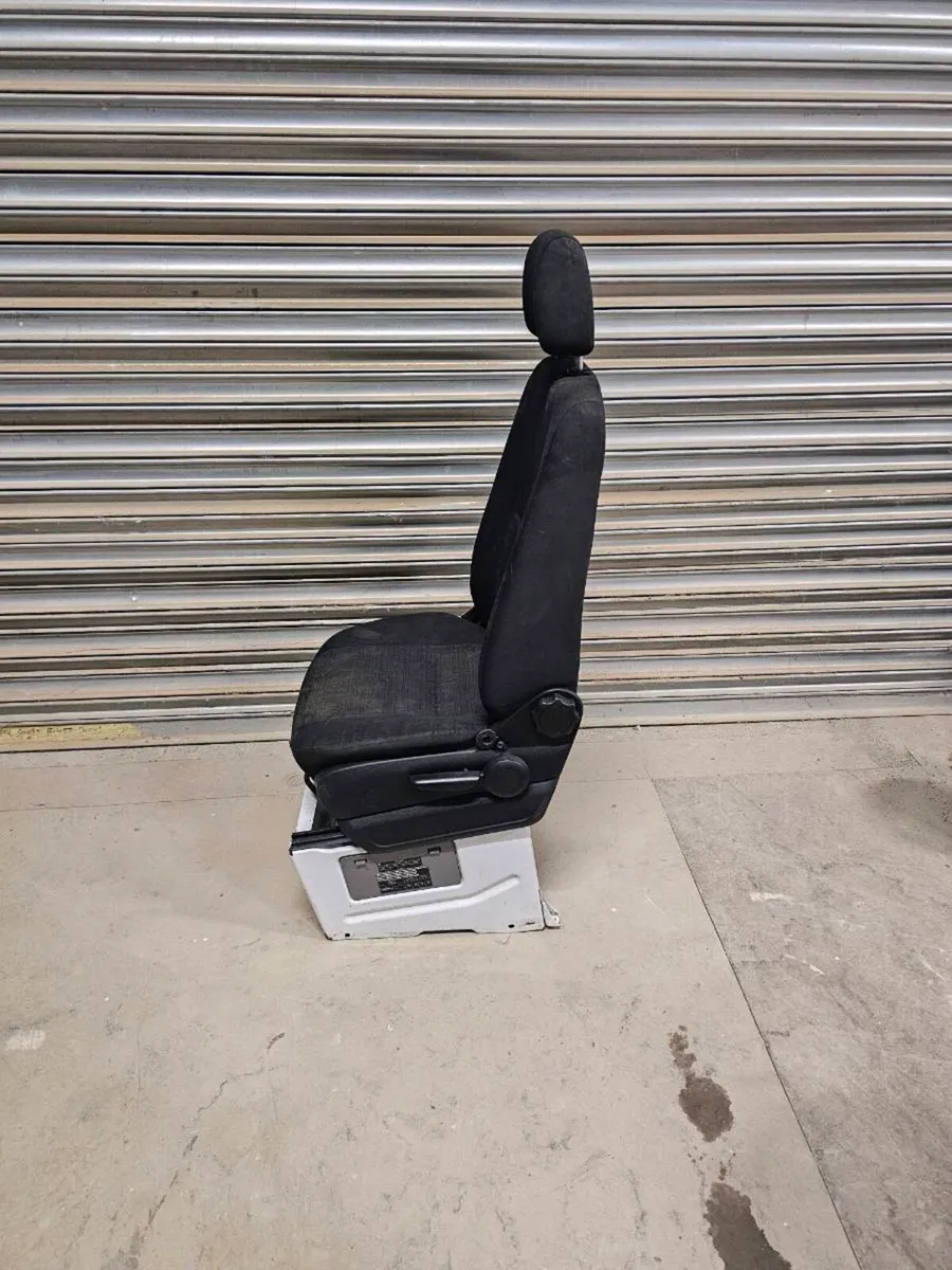 Single seat from Mercedes pick up 2014 - Image 2