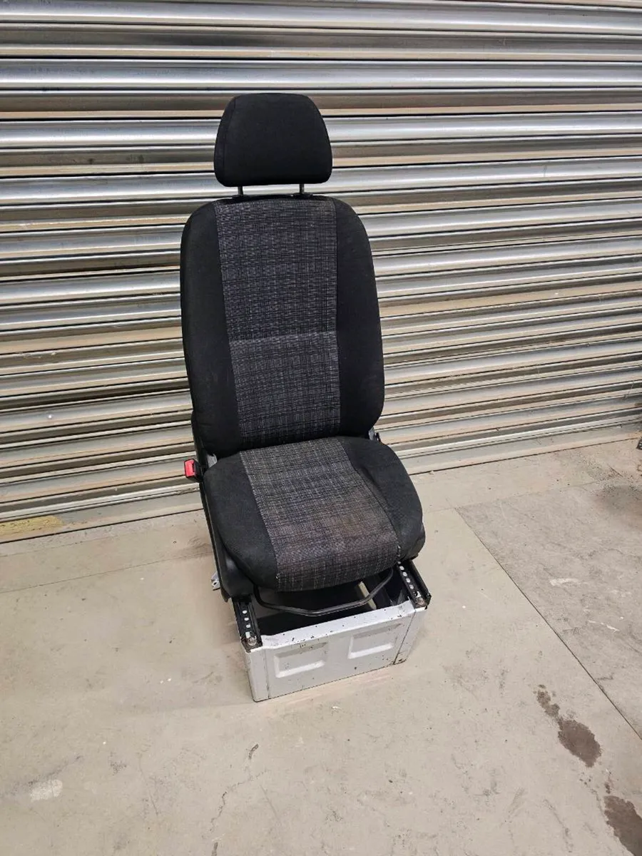 Single seat from Mercedes pick up 2014 - Image 1
