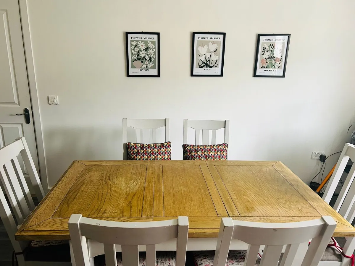 Kitchen table with 6 chairs( Extendable ) - Image 1