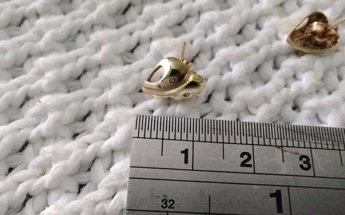 9ct yellow Gold diamond stud earrings new unworn - Image 2