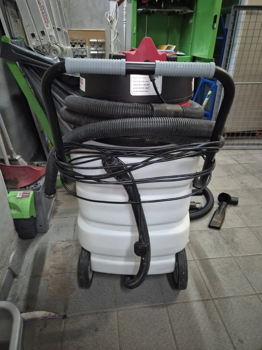 Wet / Dry Vacuum - Image 3