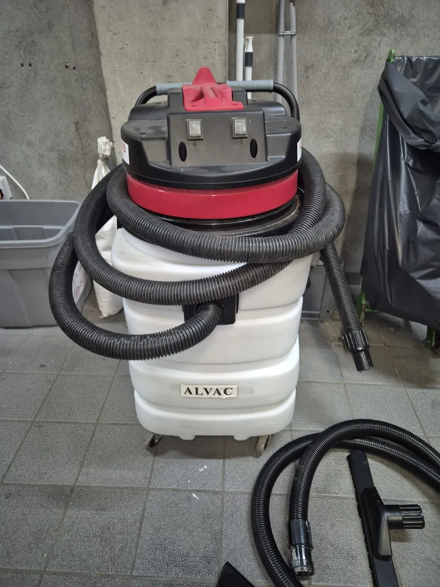 Wet / Dry Vacuum - Image 1
