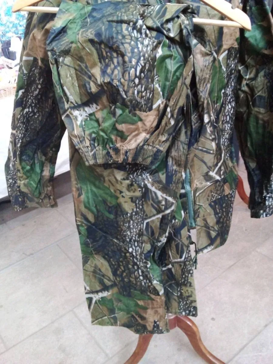 Waterproof jacket and trousers - Image 2