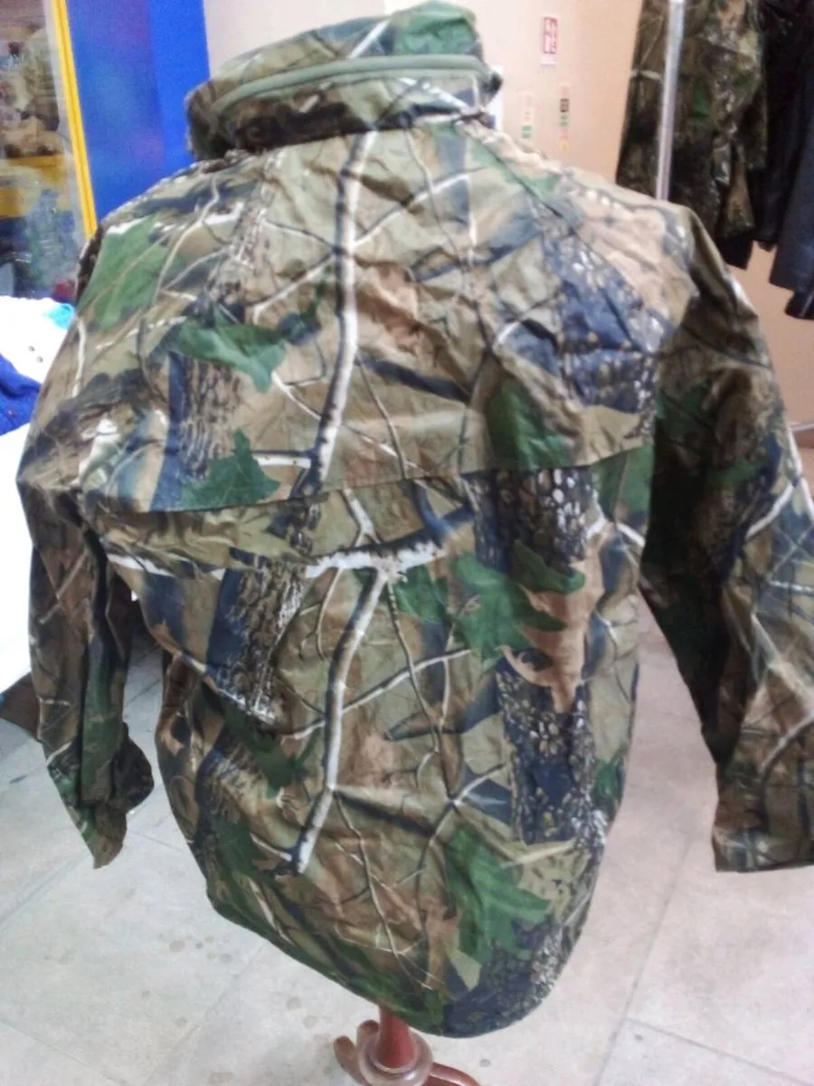 Waterproof jacket and trousers - Image 3