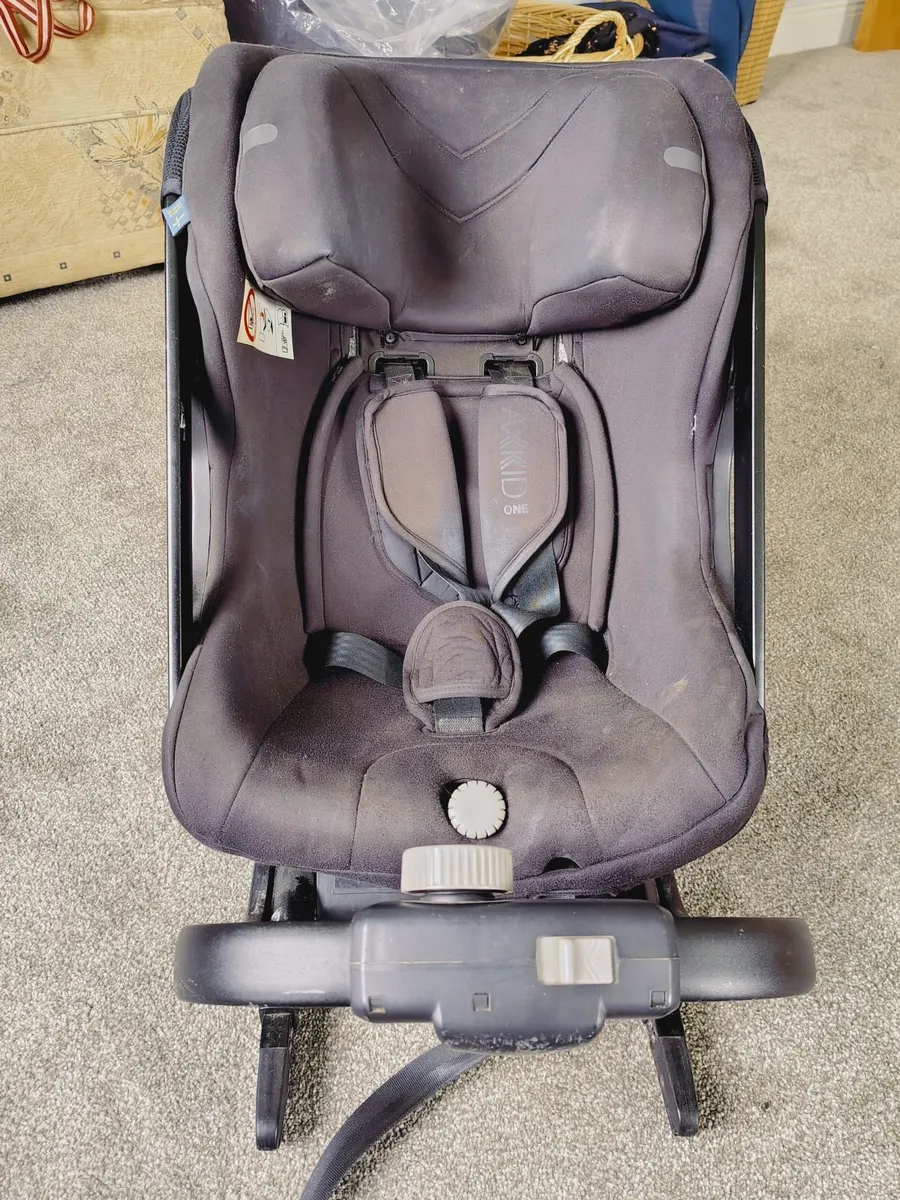 Axkid one plus car seat - Image 2