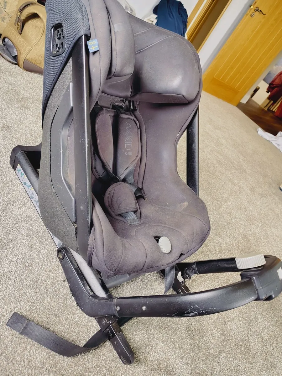 Axkid one plus car seat - Image 3
