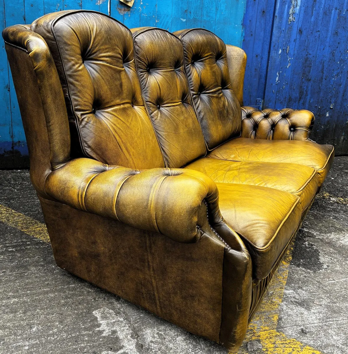 CHESTERFIELD STYLE SUITE - Image 4