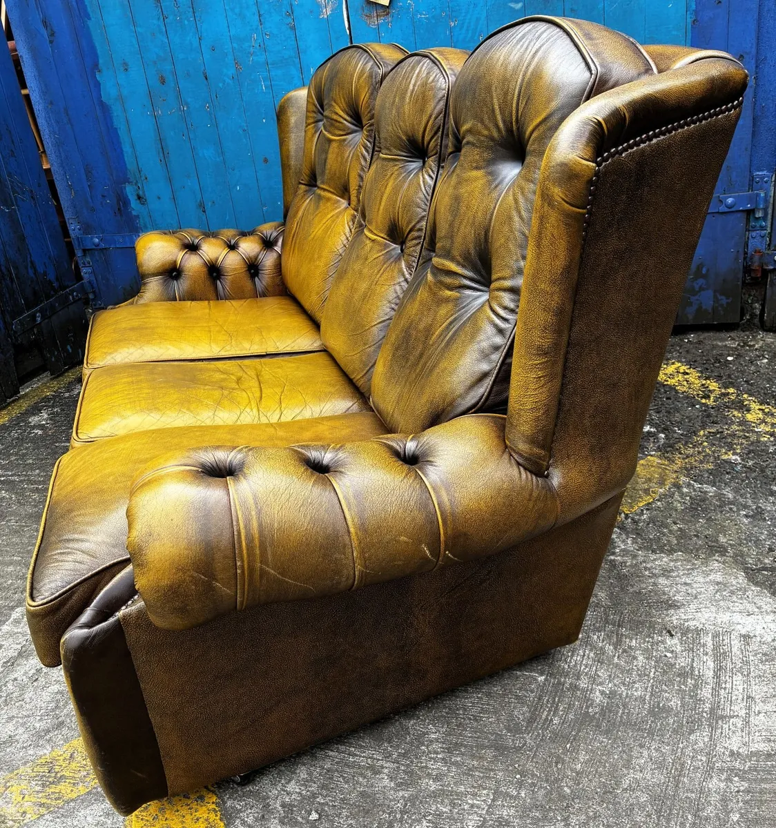 CHESTERFIELD STYLE SUITE - Image 2