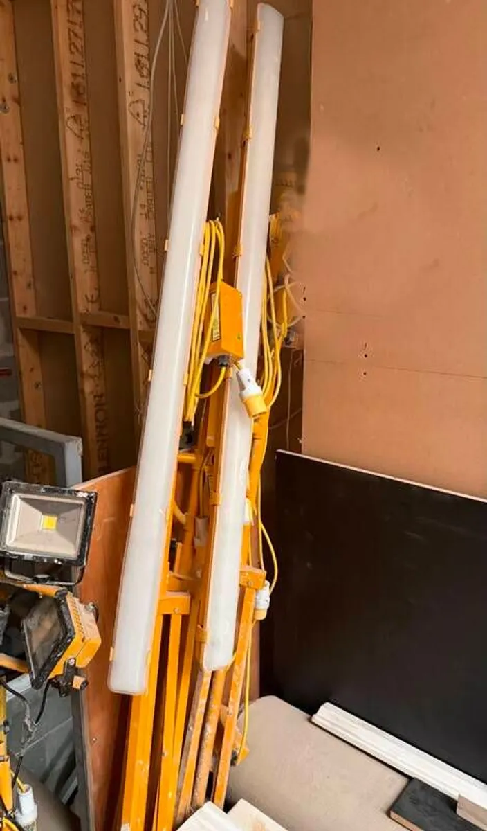 Tall plastering lights x2 - Image 1