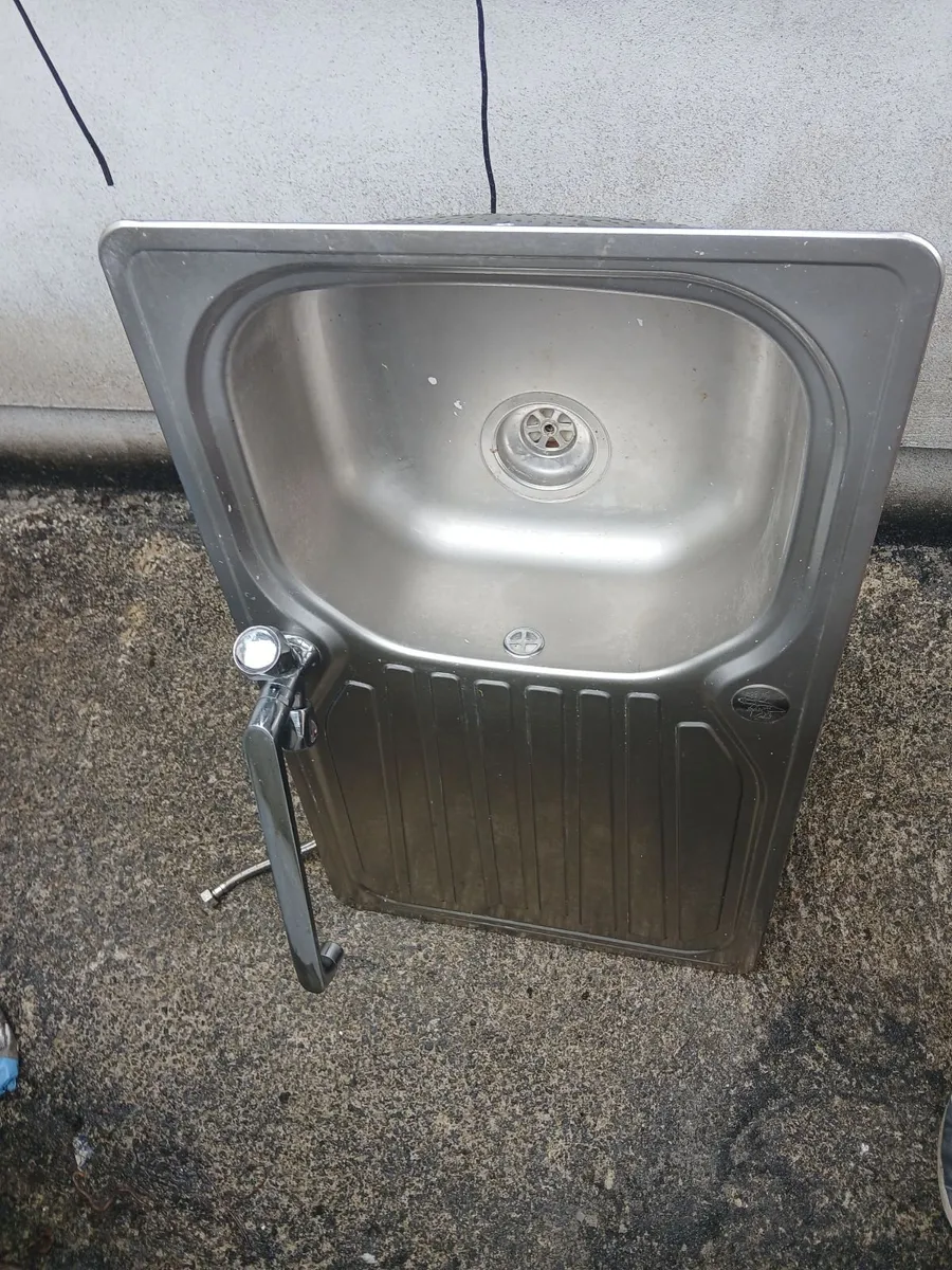 Kitchen sink - Image 1