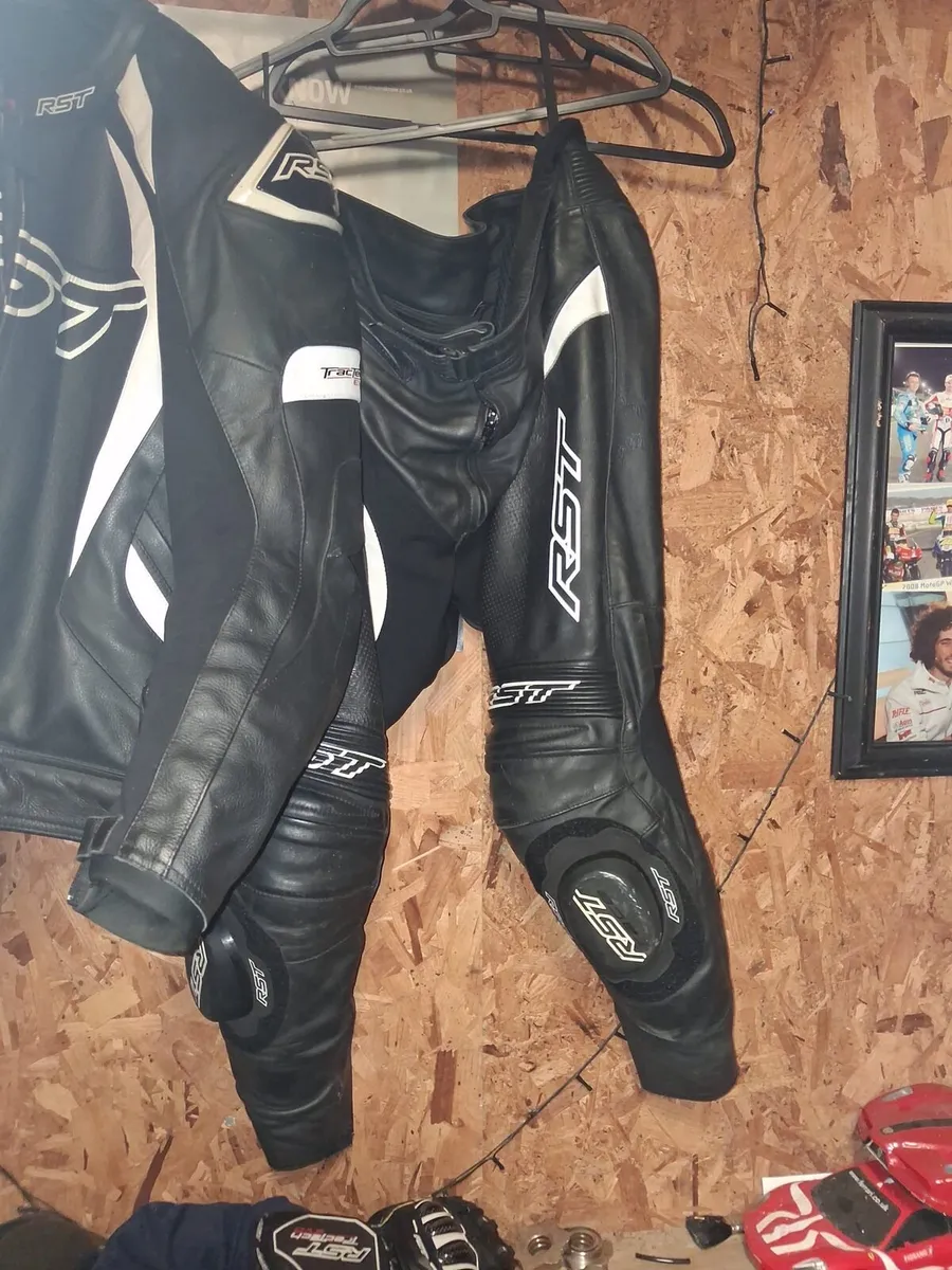 RST MOTORBIKE PROTECTIVE 2 PIECE GEAR & RST BOOTS - Image 1