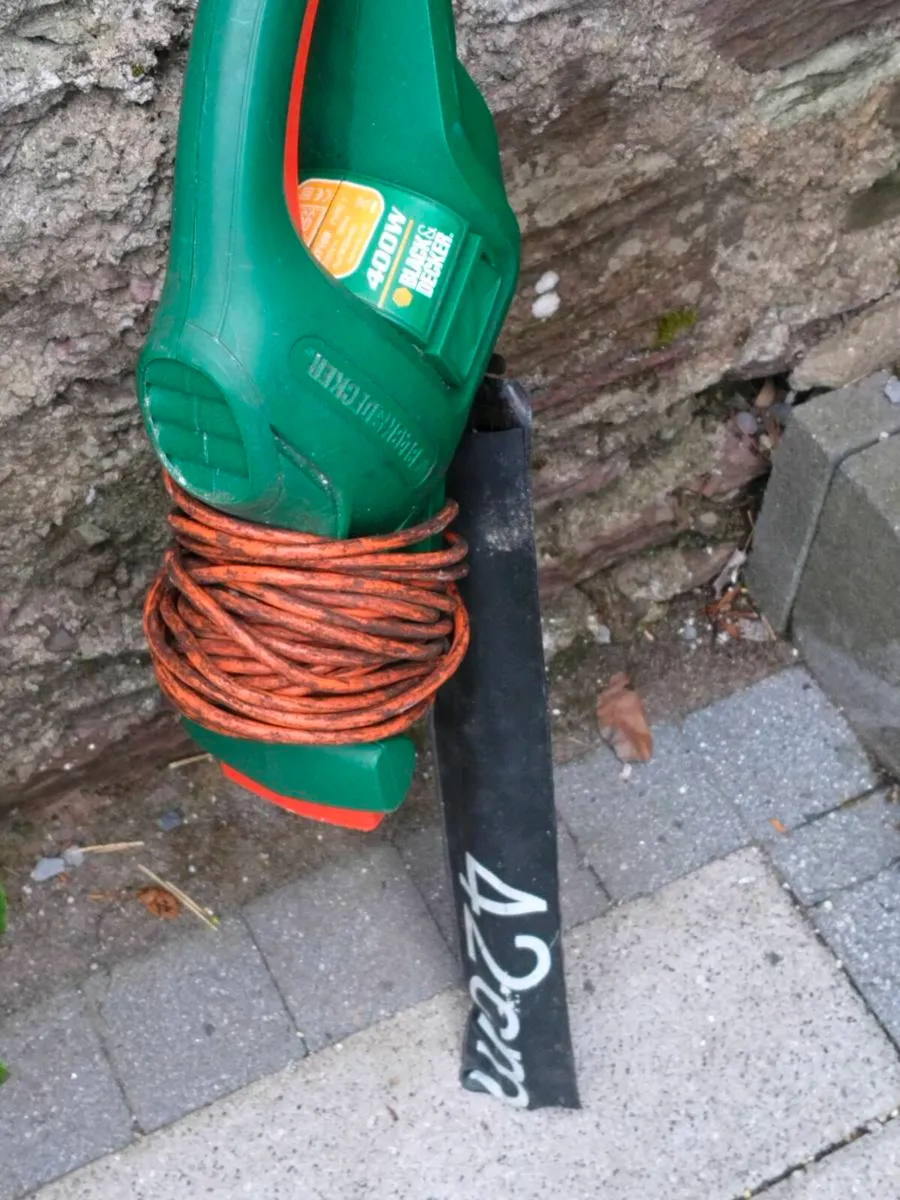 Electric hedge trimmer - Image 1