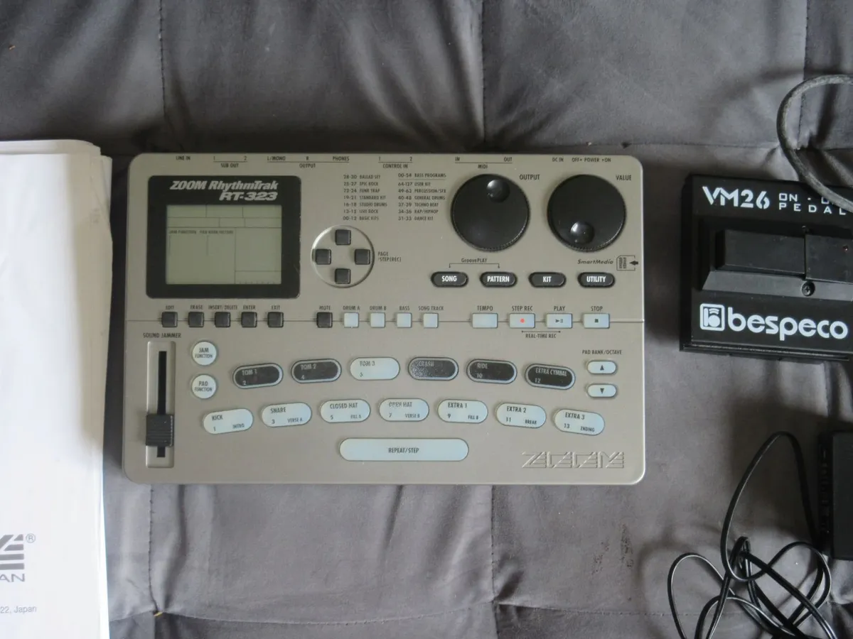 Zoom Rhythmtrak Drum machine - Image 2