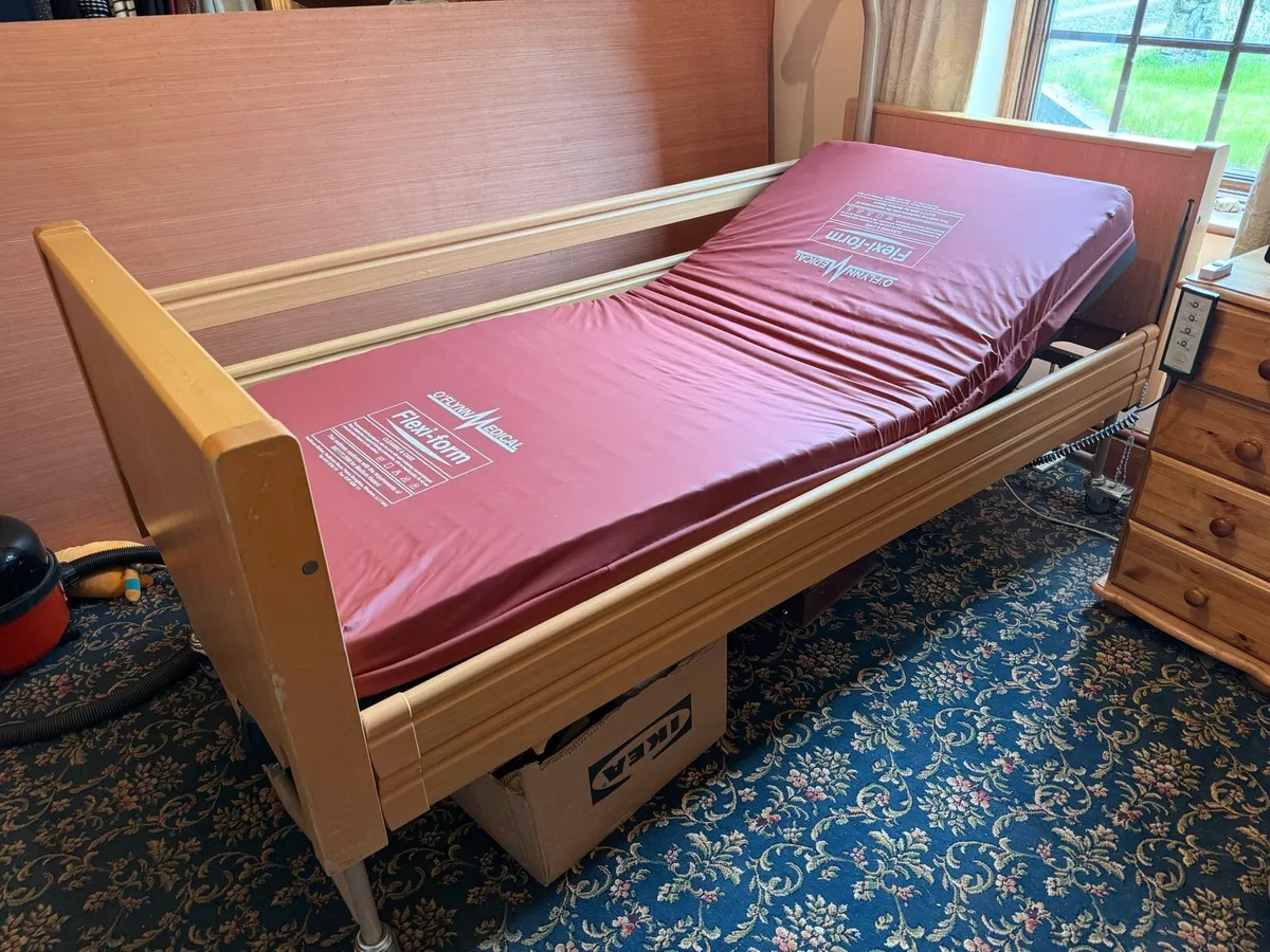 Hospital bed - Image 1