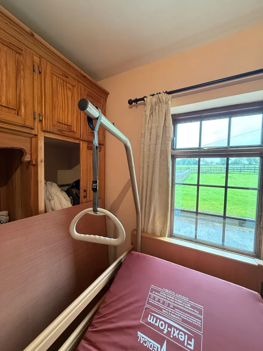 Hospital bed - Image 2