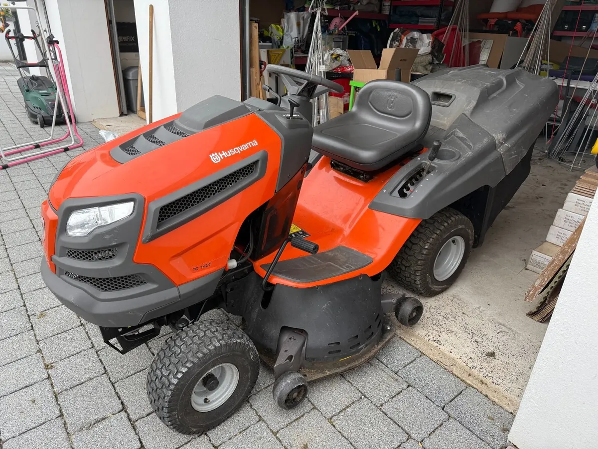 Husqvarna TC 142T Ride-on Lawnmower - Image 1