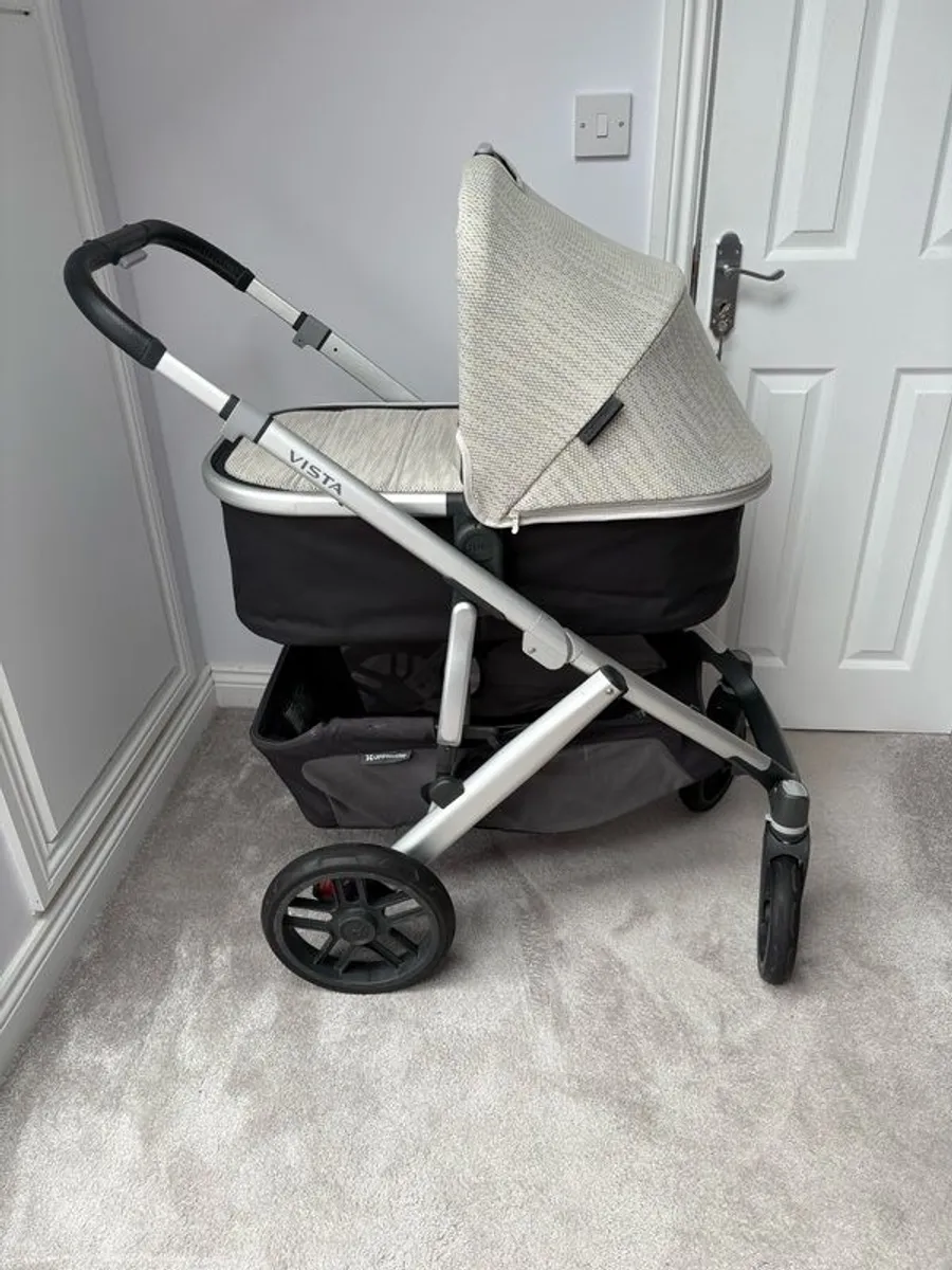 UPPAbaby Vista V2 Pushchair & Carrycot Bundle | Sierra plus mamas and papas footmuff - Image 4