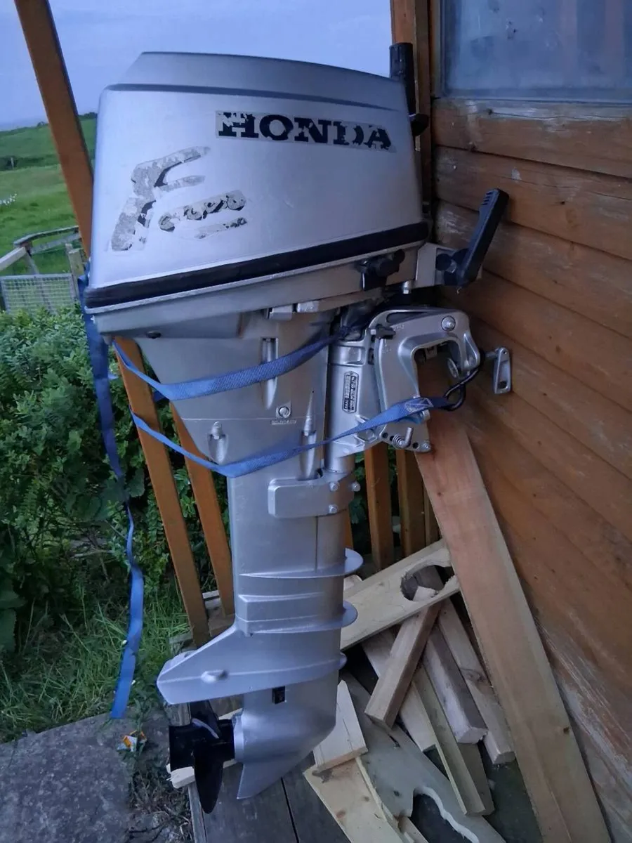Honda 15hp 4-Stroke outboard - Image 1