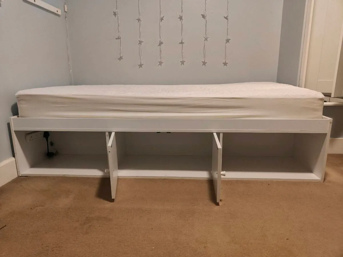 Child's bedframe - Image 4