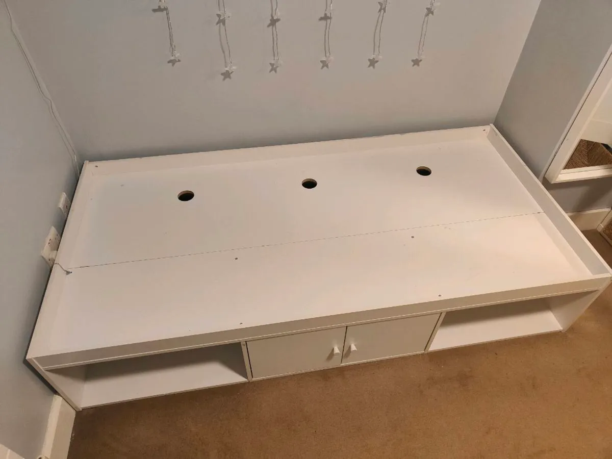 Child's bedframe - Image 2