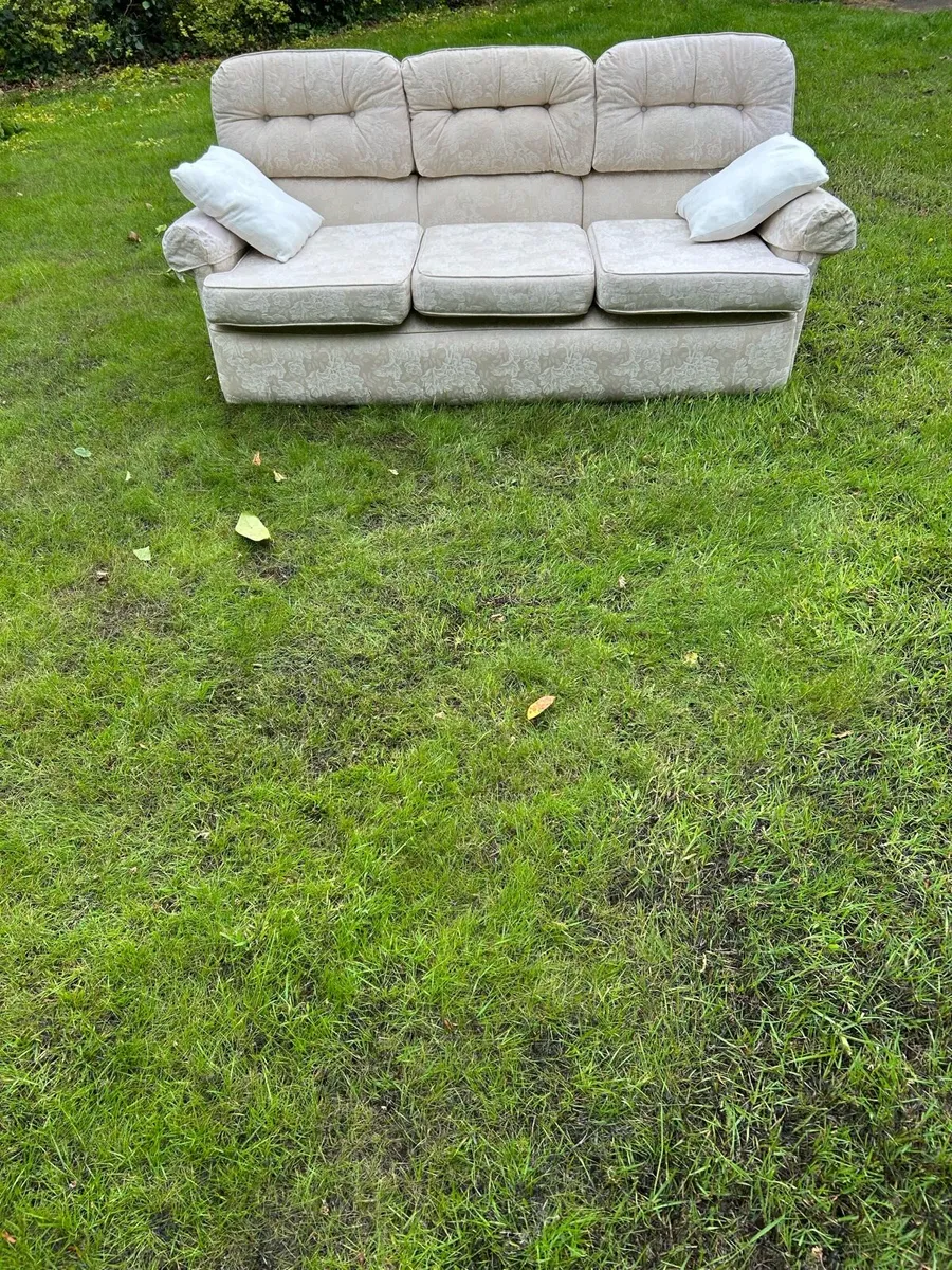 3 seater couch - Image 3