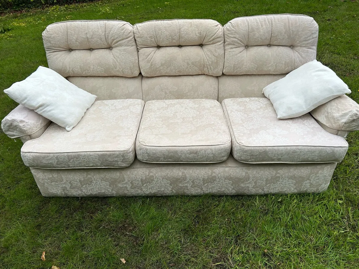 3 seater couch - Image 1