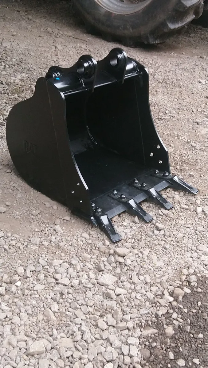 CAT DIGGING BUCKET 40mm pins - Image 3