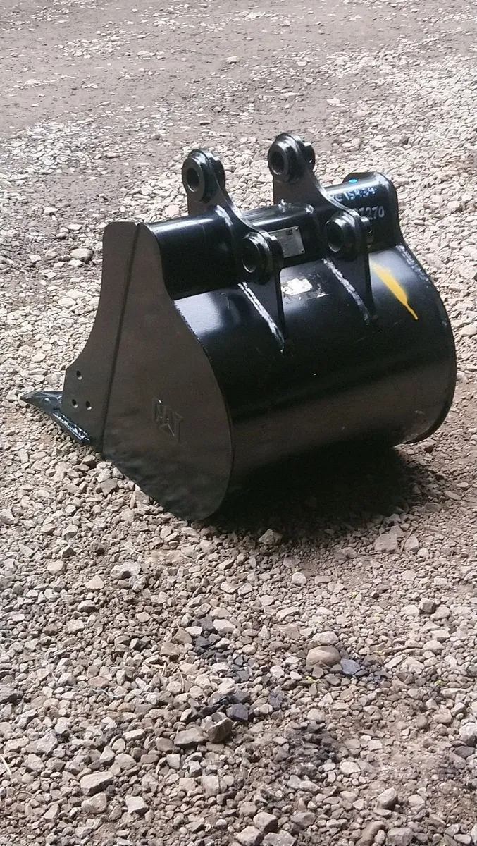 CAT DIGGING BUCKET 40mm pins - Image 2