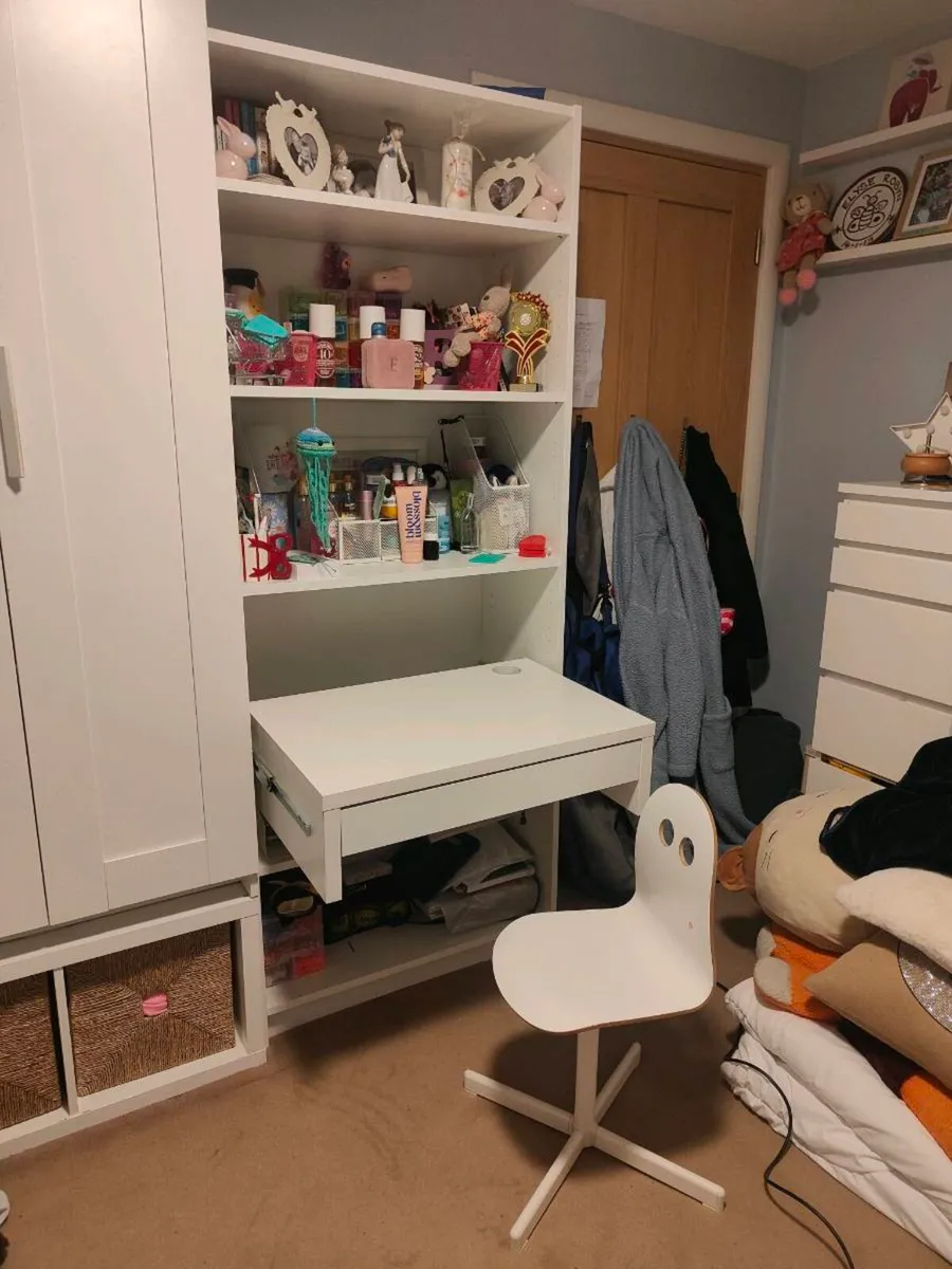Bookcase & Desk Child's bedroom - Image 2