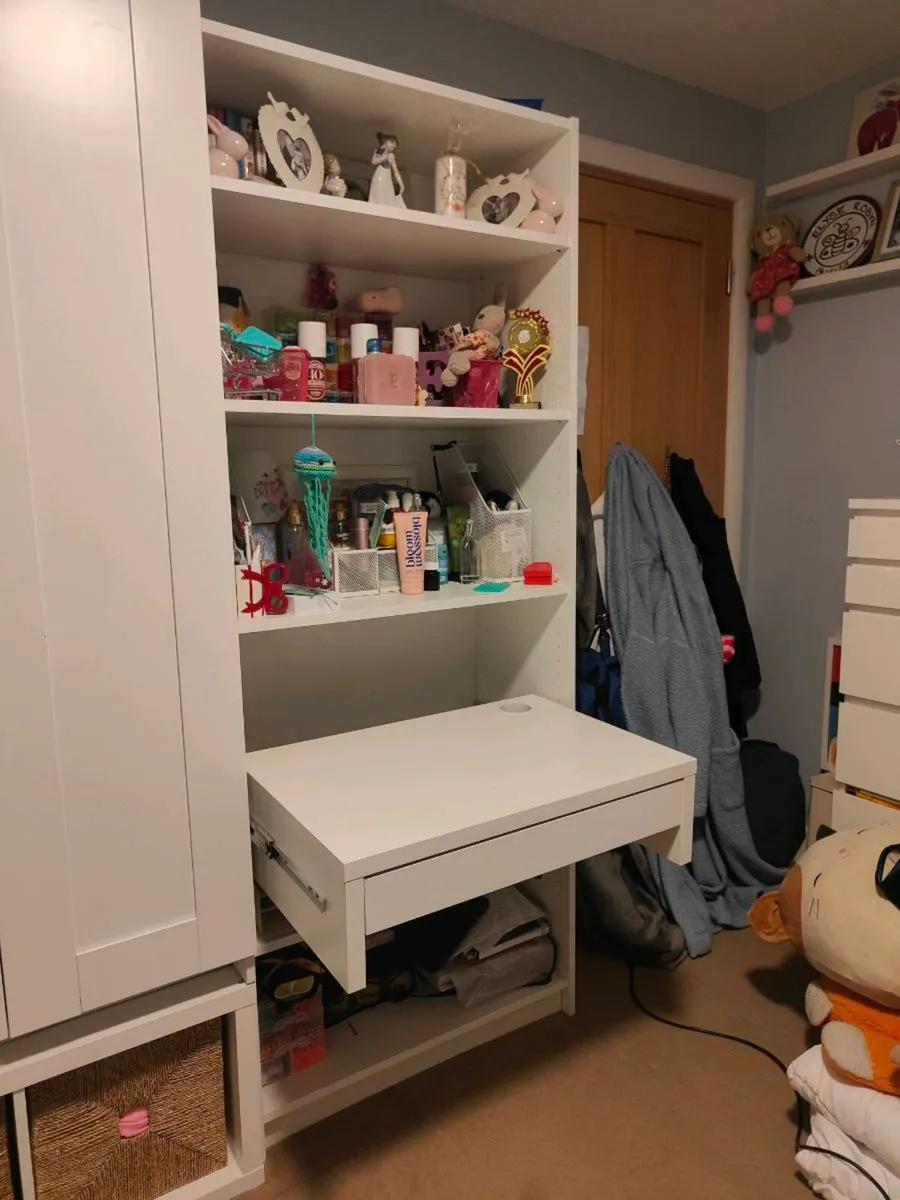 Bookcase & Desk Child's bedroom - Image 4