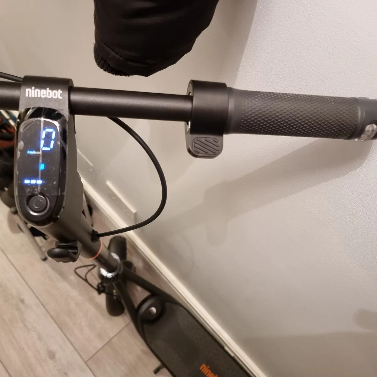 Ninebot Segway Kickscooter F2 E – KICKSCF2E - Image 4
