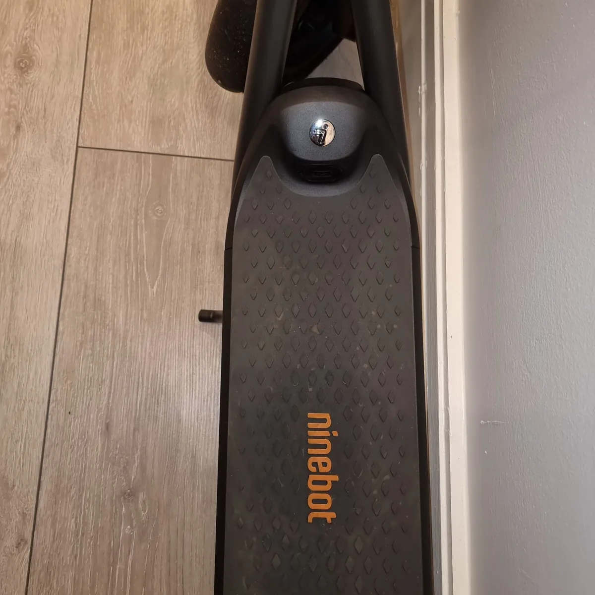 Ninebot Segway Kickscooter F2 E – KICKSCF2E - Image 3