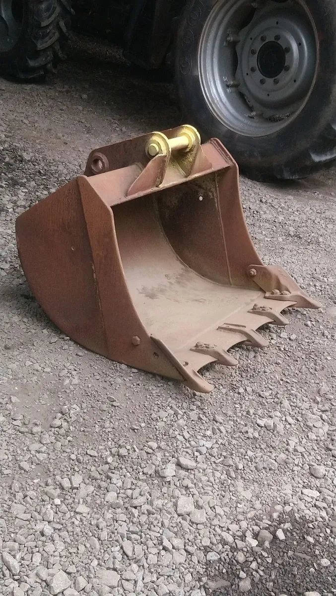 YANMAR VIO45 DIGGER BUCKET ( 45mm pins ) - Image 1