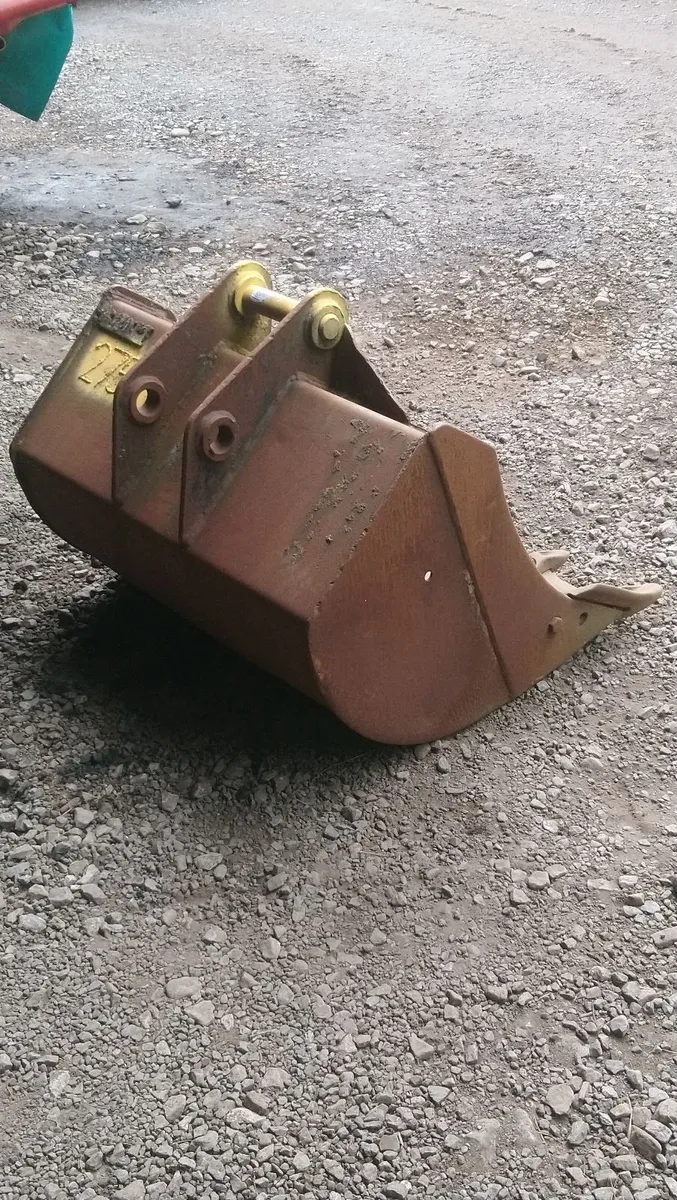 YANMAR VIO45 DIGGER BUCKET ( 45mm pins ) - Image 2