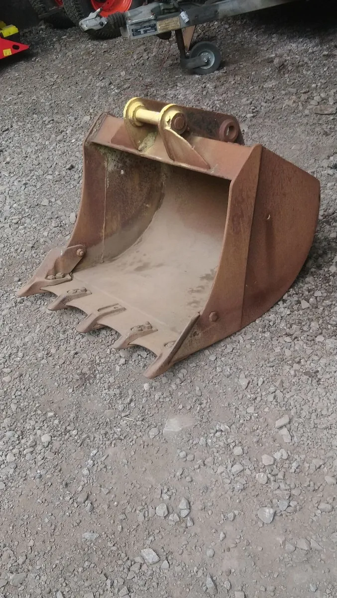 YANMAR VIO45 DIGGER BUCKET ( 45mm pins ) - Image 3