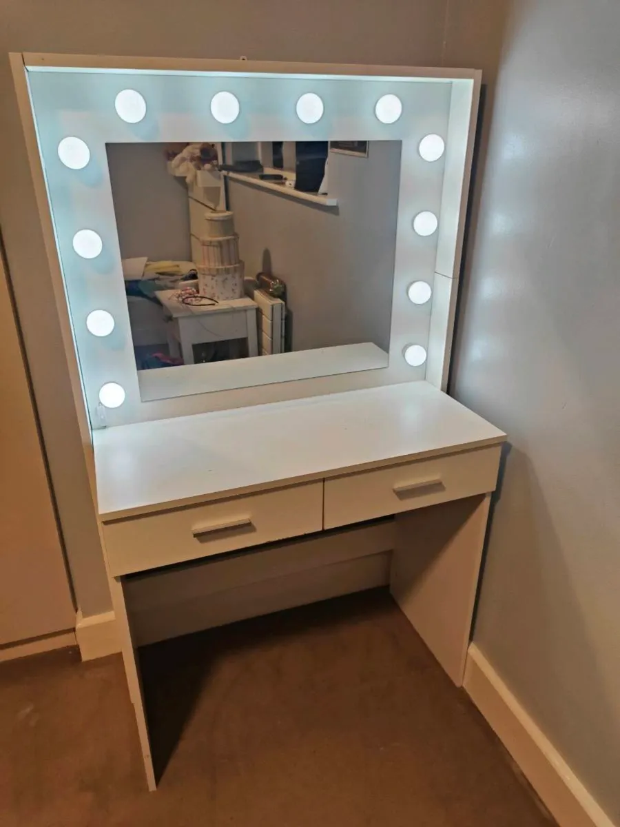 Girl's Bedroom furniture - Image 3