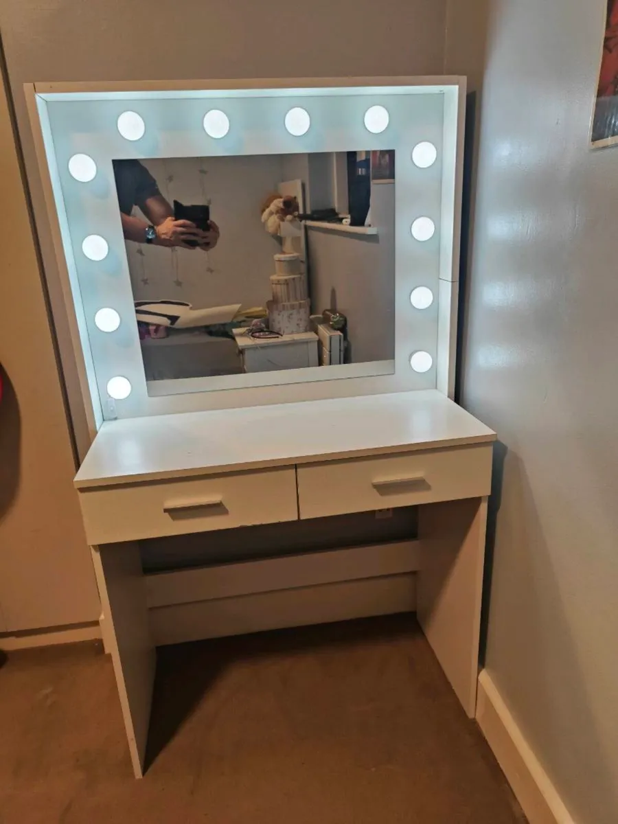Girl's Bedroom furniture - Image 4