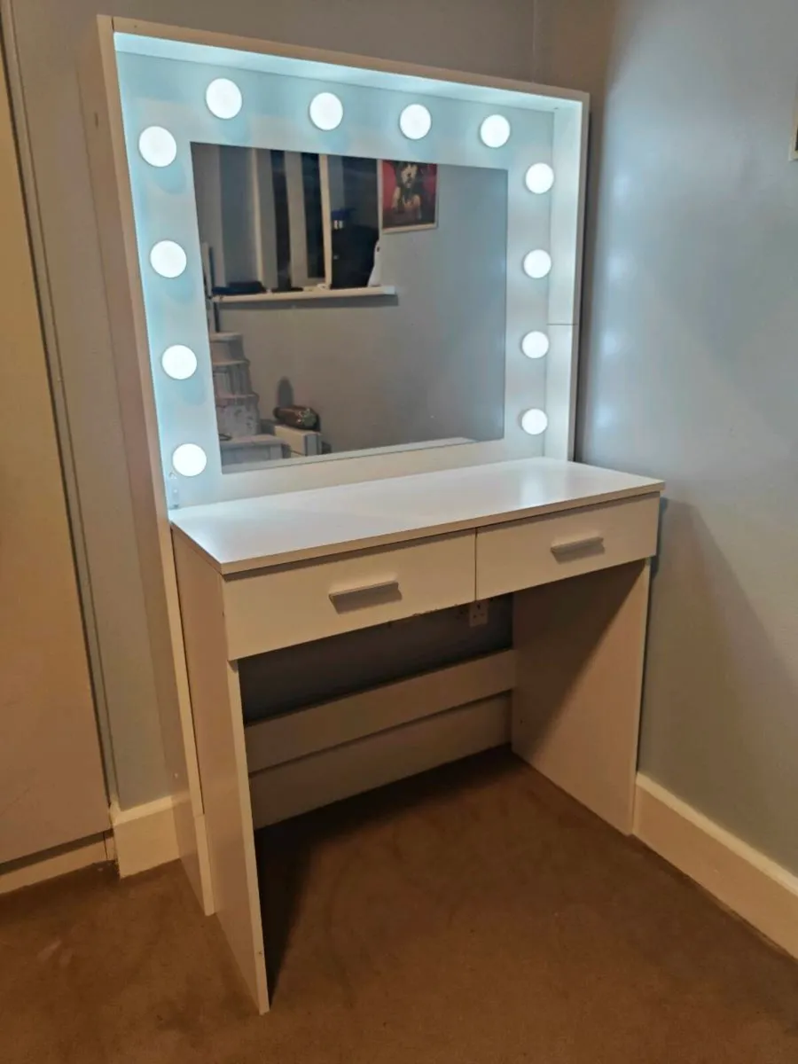 Girl's Bedroom furniture - Image 1