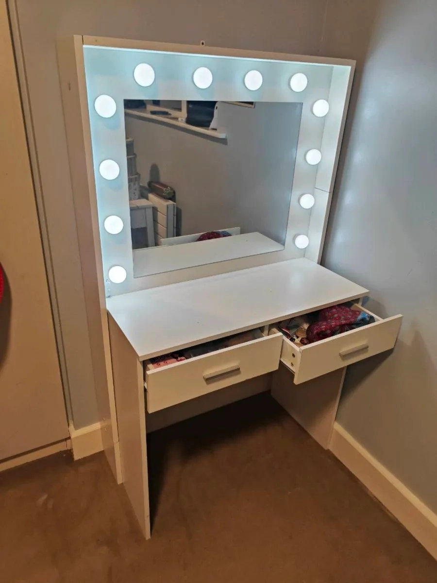 Girl's Bedroom furniture - Image 2
