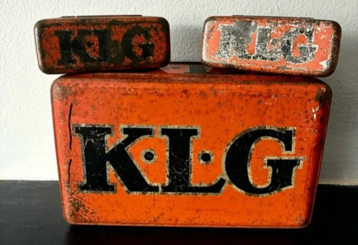VINTAGE CAR SPARK PLUGS TINS K.L.G...