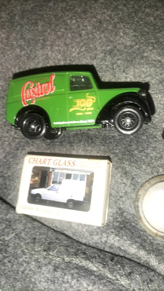 VINTAGE.. CASTROL MODEL SHELL KEYRINGS JOB LOT - Image 3